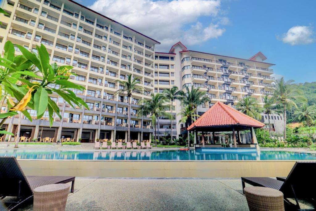 Laprima Hotel Лабуан-Бахо Экстерьер фото