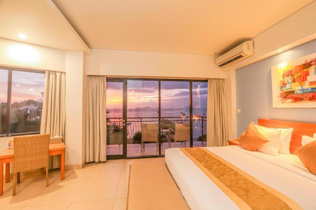 Laprima Hotel Лабуан-Бахо Экстерьер фото