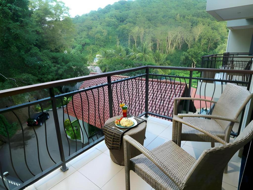 Laprima Hotel Лабуан-Бахо Экстерьер фото