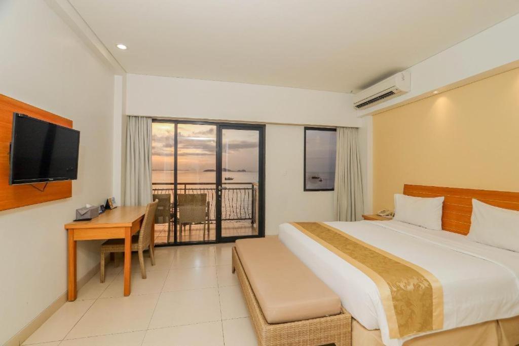 Laprima Hotel Лабуан-Бахо Экстерьер фото