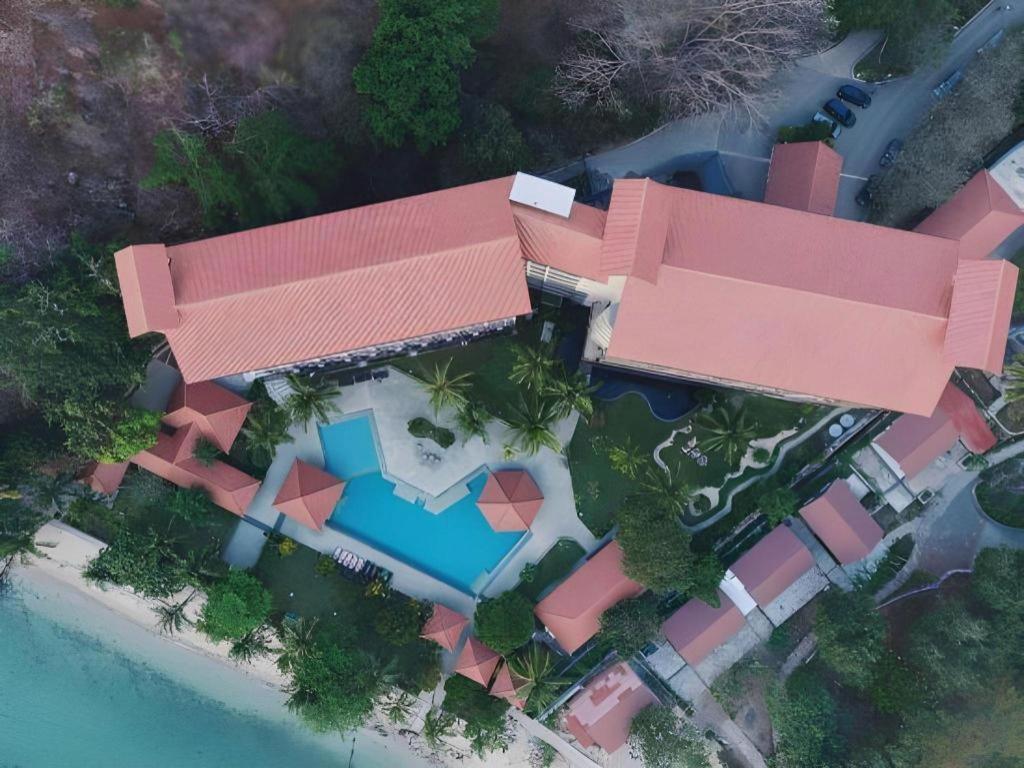 Laprima Hotel Лабуан-Бахо Экстерьер фото