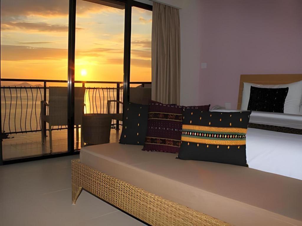 Laprima Hotel Лабуан-Бахо Экстерьер фото