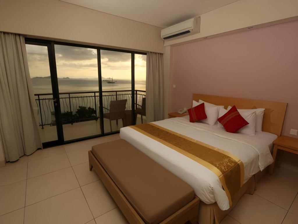 Laprima Hotel Лабуан-Бахо Экстерьер фото