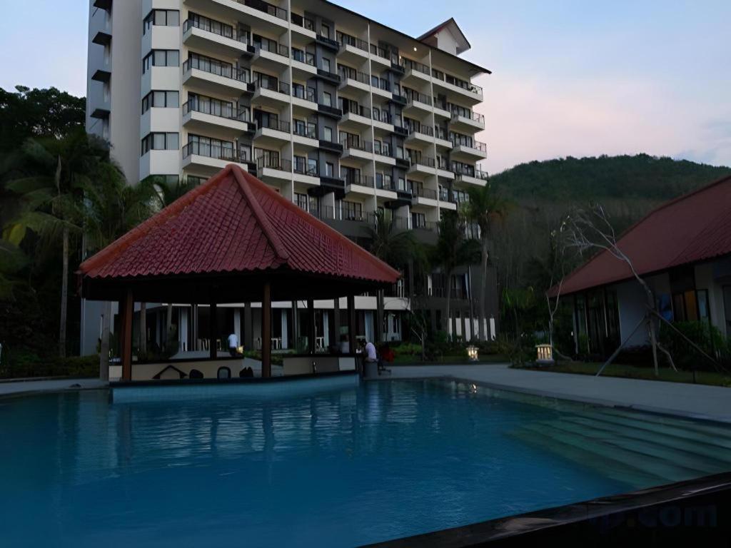 Laprima Hotel Лабуан-Бахо Экстерьер фото